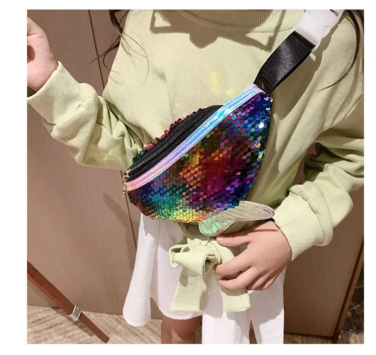 sac-banane-fillette-sirene-poitrine