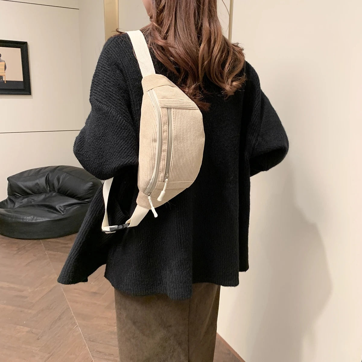 sac banane velours cotele beige bandouliere dos