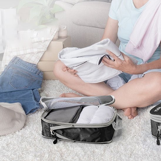 cube de compression voyage noir en train d etre rempli