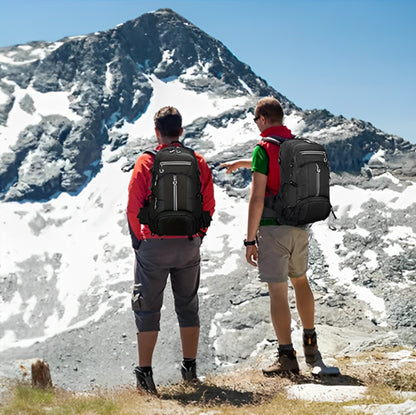 deux hommes en montagne avec sac de randonnee polyvalent 50l