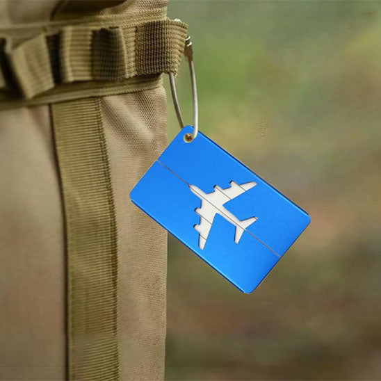 Étiquette à bagage avion bleu avec sac à dos