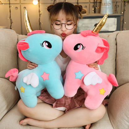 fille assise avec 2 peluche licorne