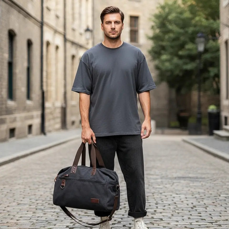 homme en vacances avec sac week end pour homme