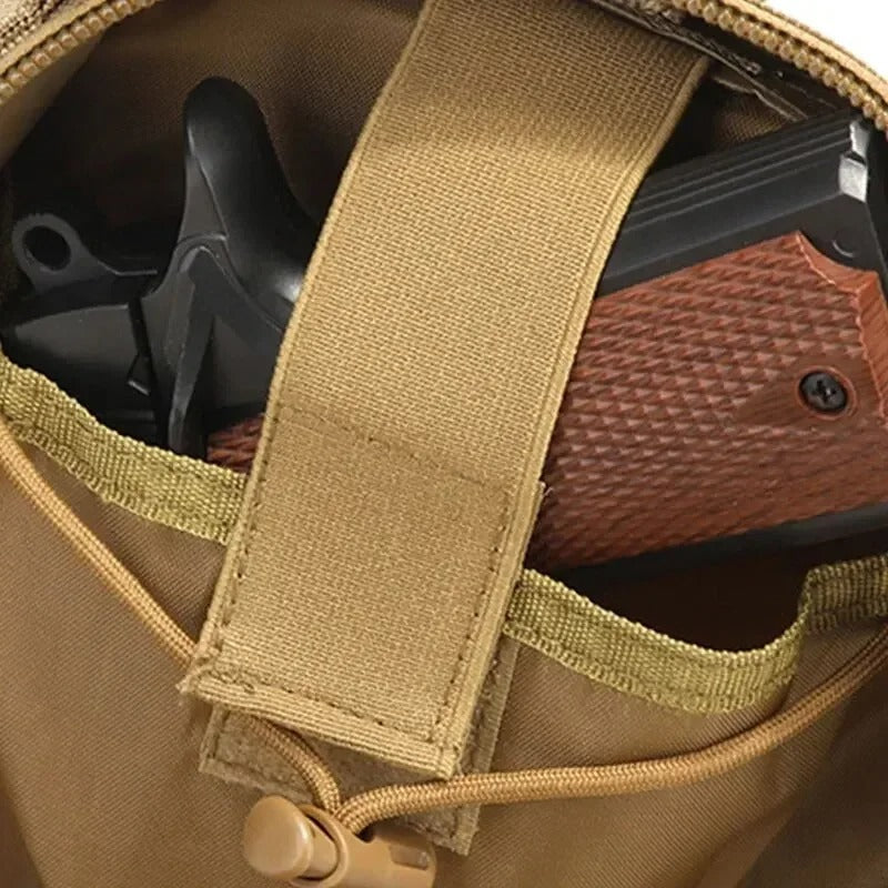 interieur du sac bandoulière homme randonnée et camping