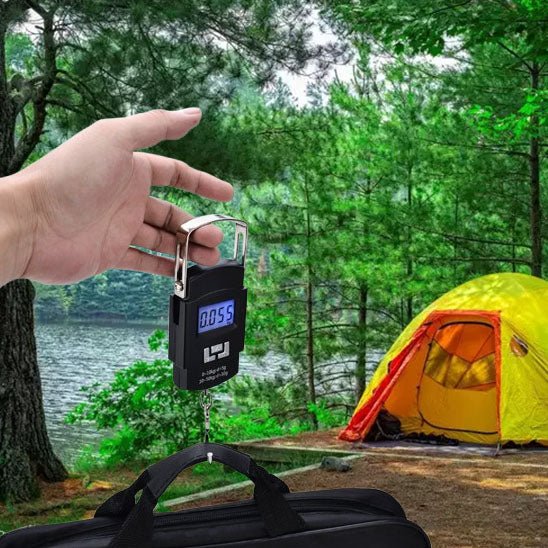 pese valise digital double précision avec tente et lac en arriere plan