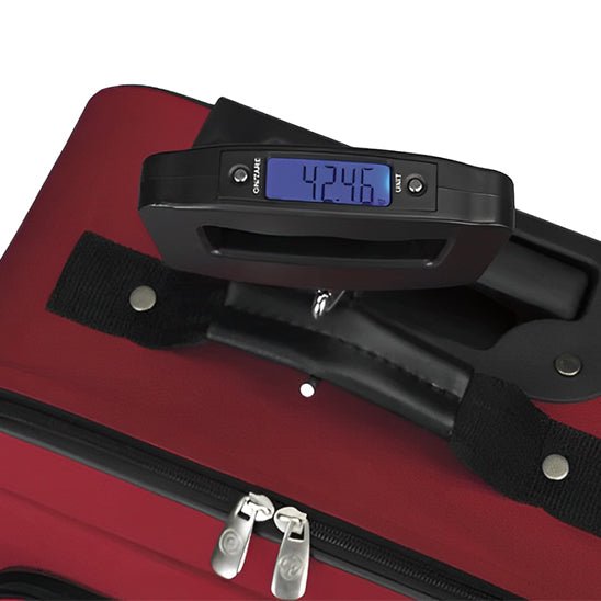 pese valise portable 50kg sur bagage rouge