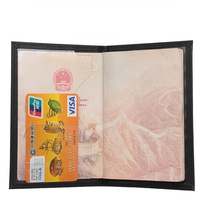 carte bancaire dans pochette passeport voyage