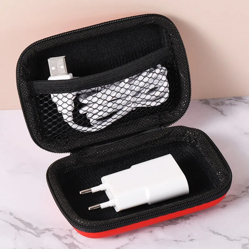 pochette rangement cables de voyage ouvert avec chargeur
