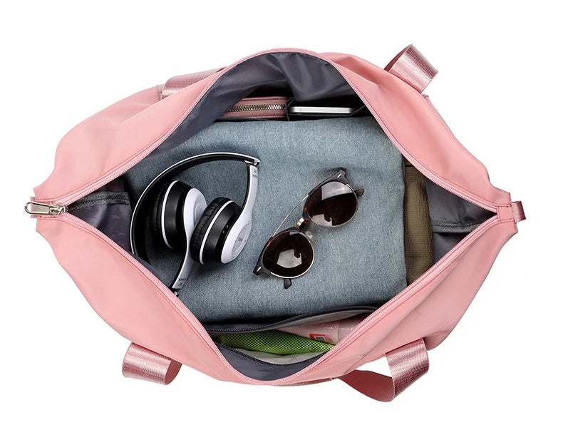affaires à l'interieur d'un week end bag