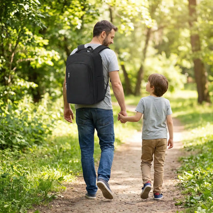 homme en forêt avec sac a dos cabine easyjet