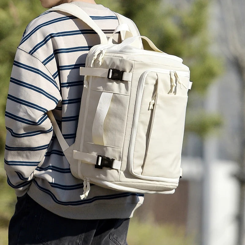 homme avec sac a dos cabine extensible polvalent confortable