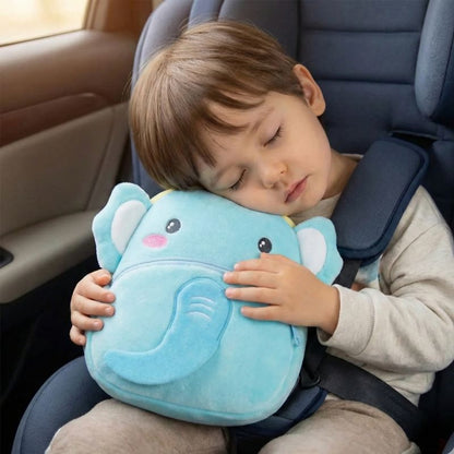 garàon dort sur son sac a dos enfant 3 ans éléphant bleu doux