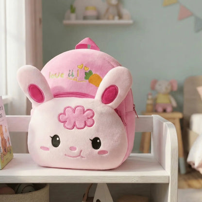 sac a dos enfant 3 ans  dans une chambre