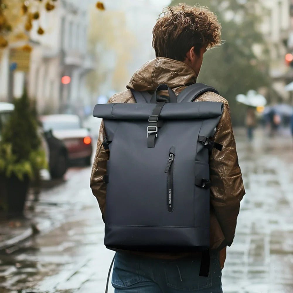 sac a dos roll top backpack avec port usb homme sous la pluie