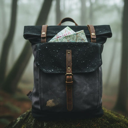 sac à dos roll top vintage noir posé