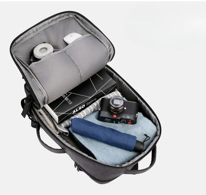 Compartiment principal ouvert du sac à dos valise cabine extensible