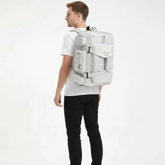 sac a dos voyage multi compartiments au dos d'un homme