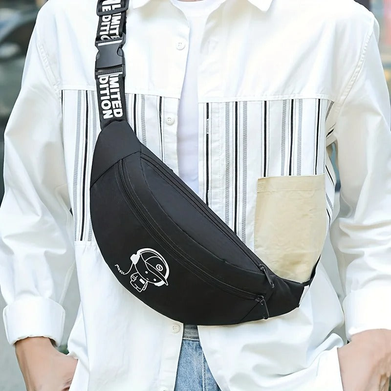 Garçon avec un sac banane ado garçon noir en bandoulière