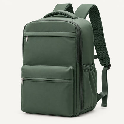 sac a dos avion cabine compressible vert vu de trois quarts sur fond clair