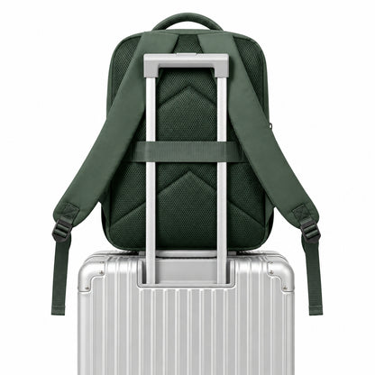 un sac a dos avion cabine compressible est posé sur une valise