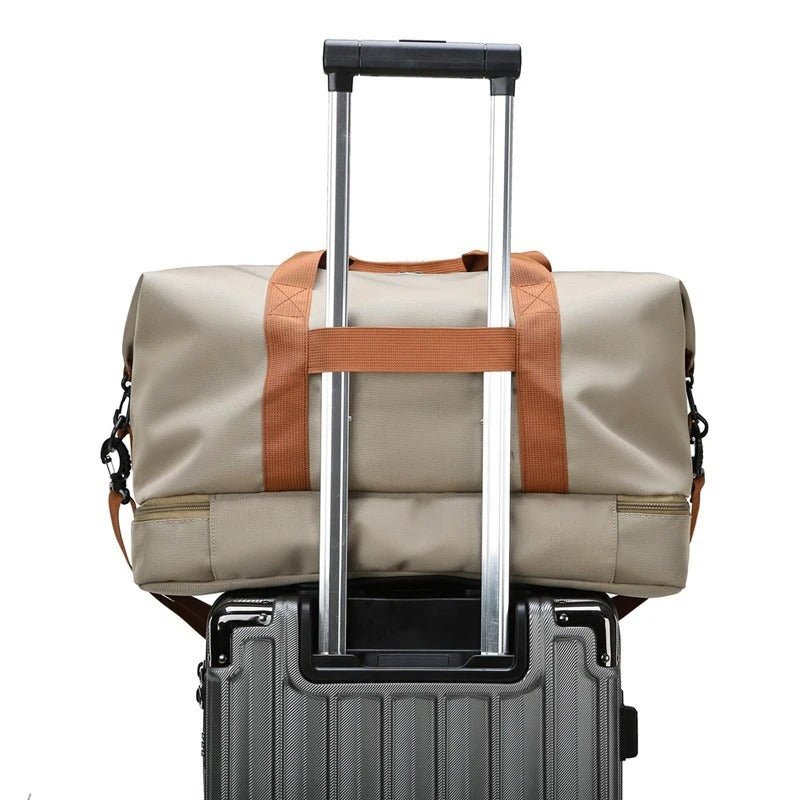 sac de voyage femme sport sur valise