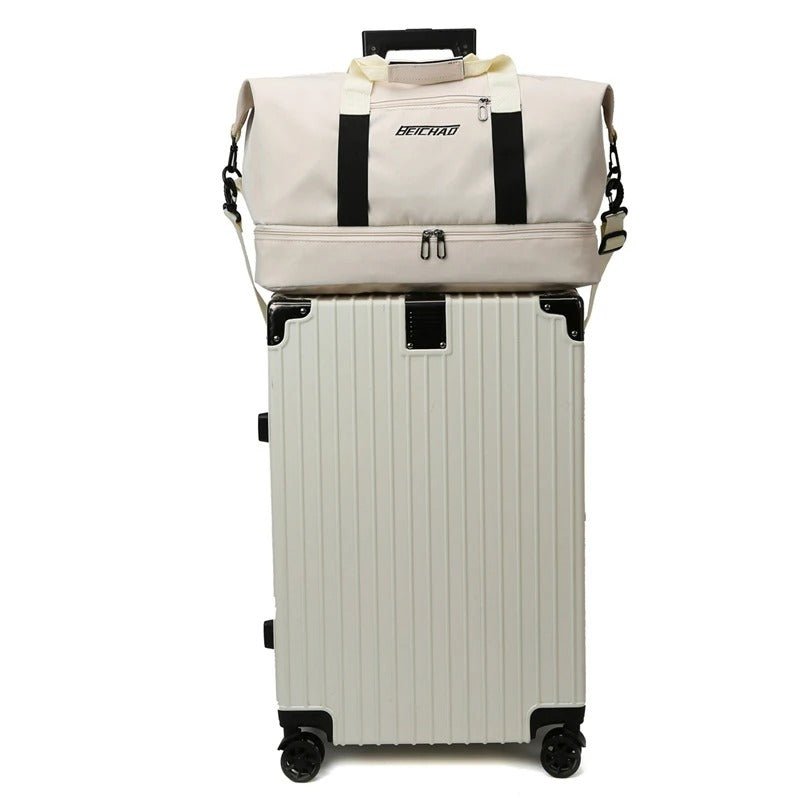 sac de voyage femme sport sur grande valise