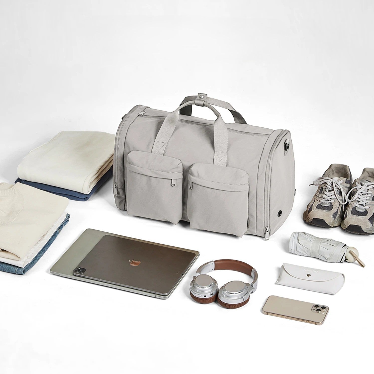 affaires autour d'un sac de voyage pliable premium week end