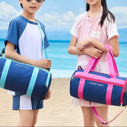 couple enfant avec sac sport enfant étanche piscine