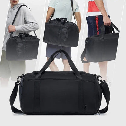 trois hommes avec sac voyage bagage a main