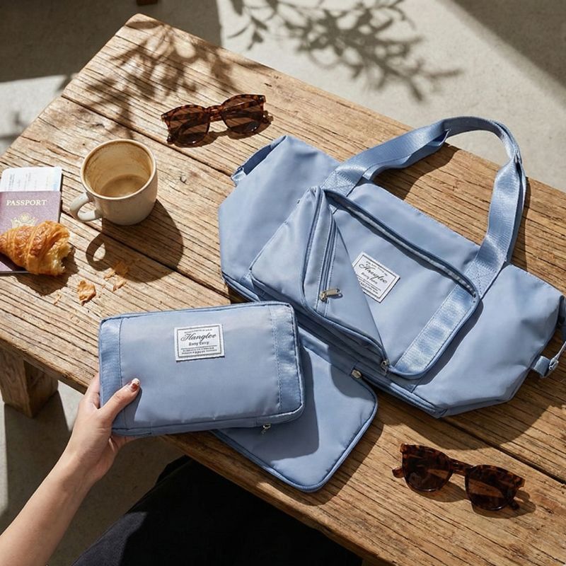 sac voyage ultra leger pliable sur une table