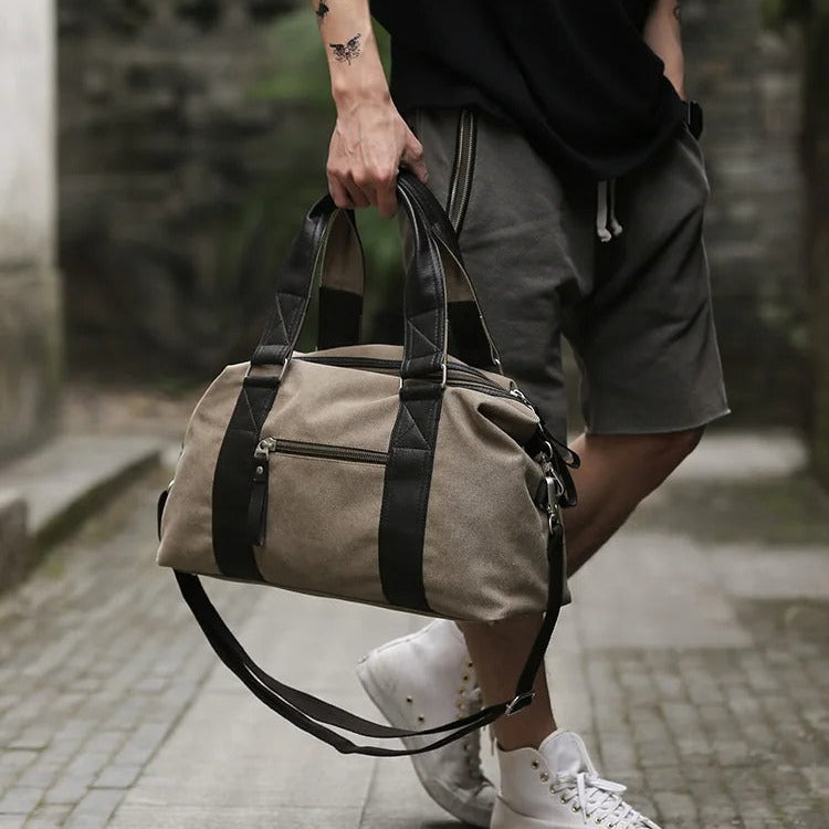 homme avec sac week end pour homme en toile vintage léger à la main