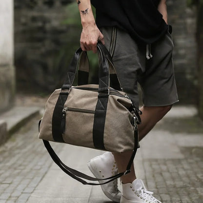 homme avec sac week end pour homme en toile vintage léger à la main