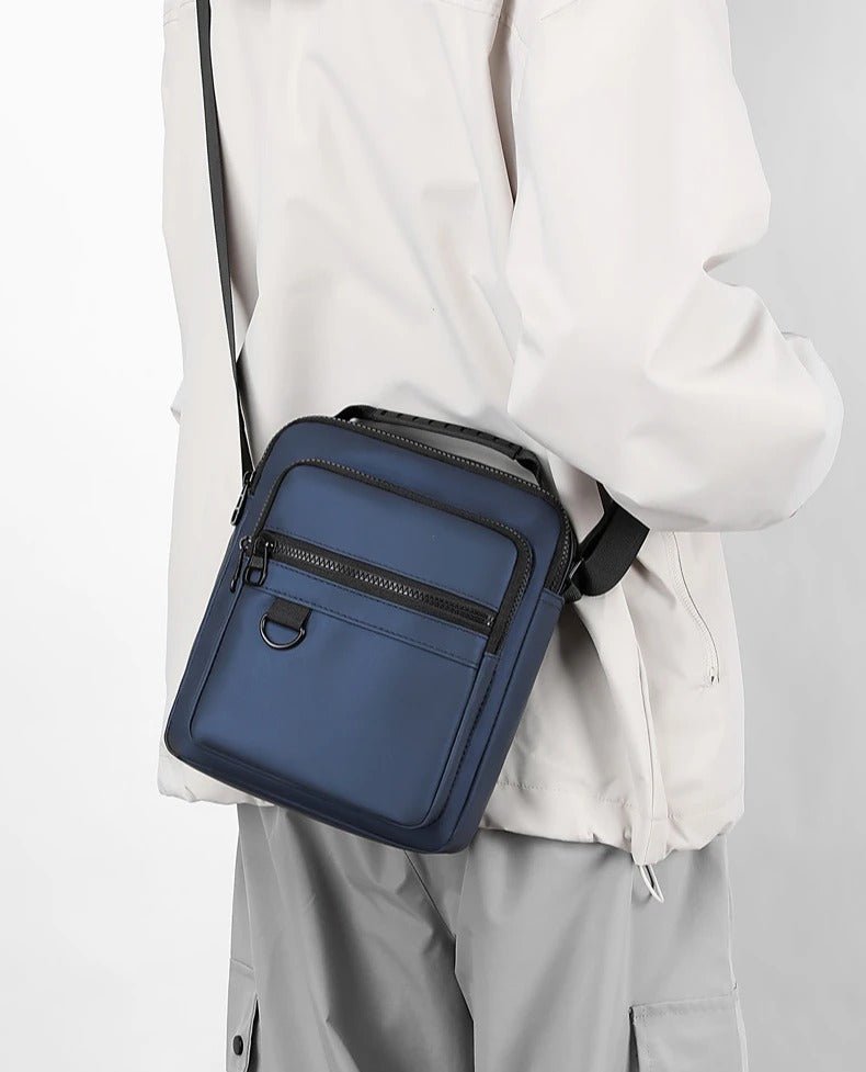 homme avec sacoche homme décontracté bleu